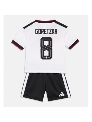 Otroški Nogometna dresi poceni Nemčija Leon Goretzka #8 Domači SP 2026 kompleti Otroški Nogometna dresi poceni Nemčija Leon Goretzka #8 Domači SP 2026 kompleti