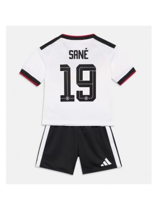 Otroški Nogometna dresi poceni Nemčija Leroy Sane #19 Gostujoči SP 2026 kompleti