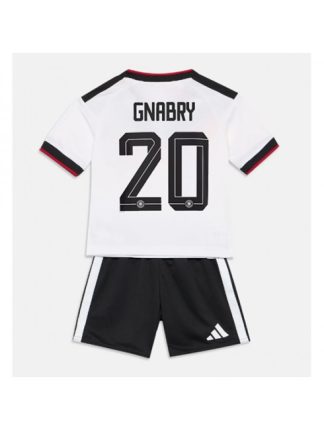 Otroški Nogometna dresi poceni Nemčija Serge Gnabry #20 Gostujoči SP 2026 kompleti