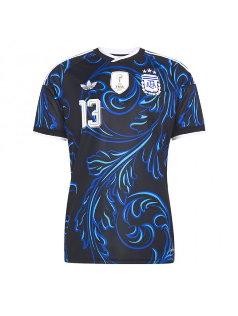 Moški Nogometna dresi poceni Argentina Cristian Romero #13 Gostujoči SP 2026 Kratek rokav 2 Moški Nogometna dresi poceni Argentina Cristian Romero #13 Gostujoči SP 2026 Kratek rokav 2