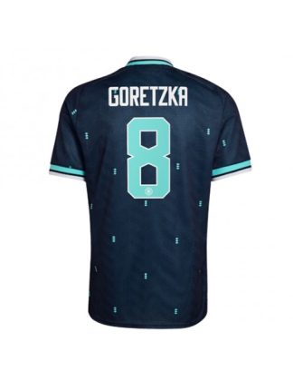 Moški Nogometna dresi poceni Nemčija Leon Goretzka #8 Gostujoči SP 2026 Kratek rokav Moški Nogometna dresi poceni Nemčija Leon Goretzka #8 Gostujoči SP 2026 Kratek rokav